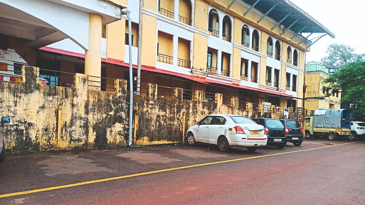 Abandoned vehicles in Mapusa