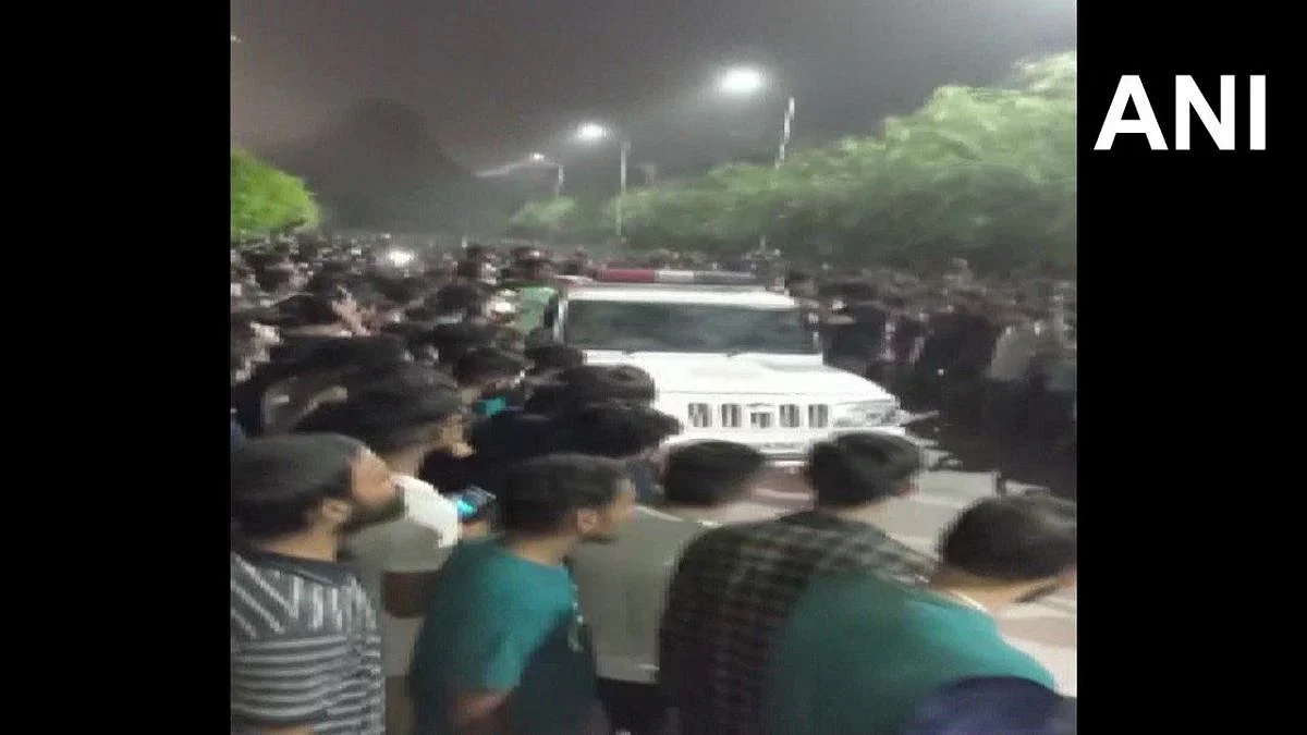 Video of 60 female students taking a bath goes viral