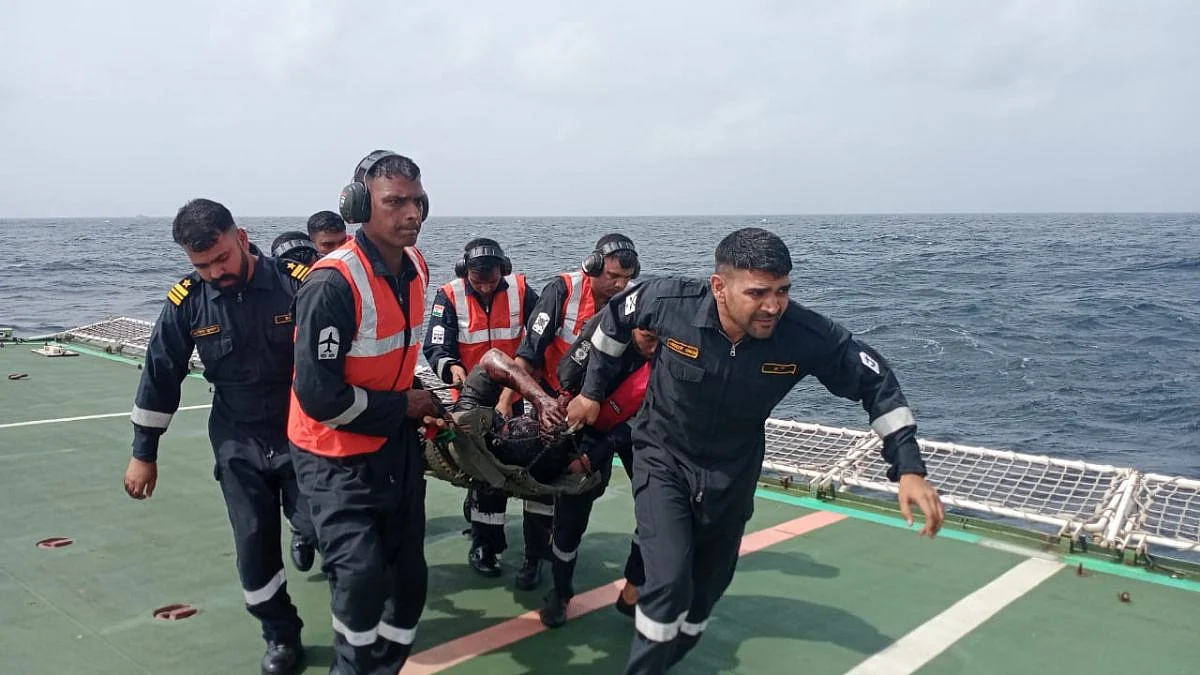 rescues 19 sailors from sinking
