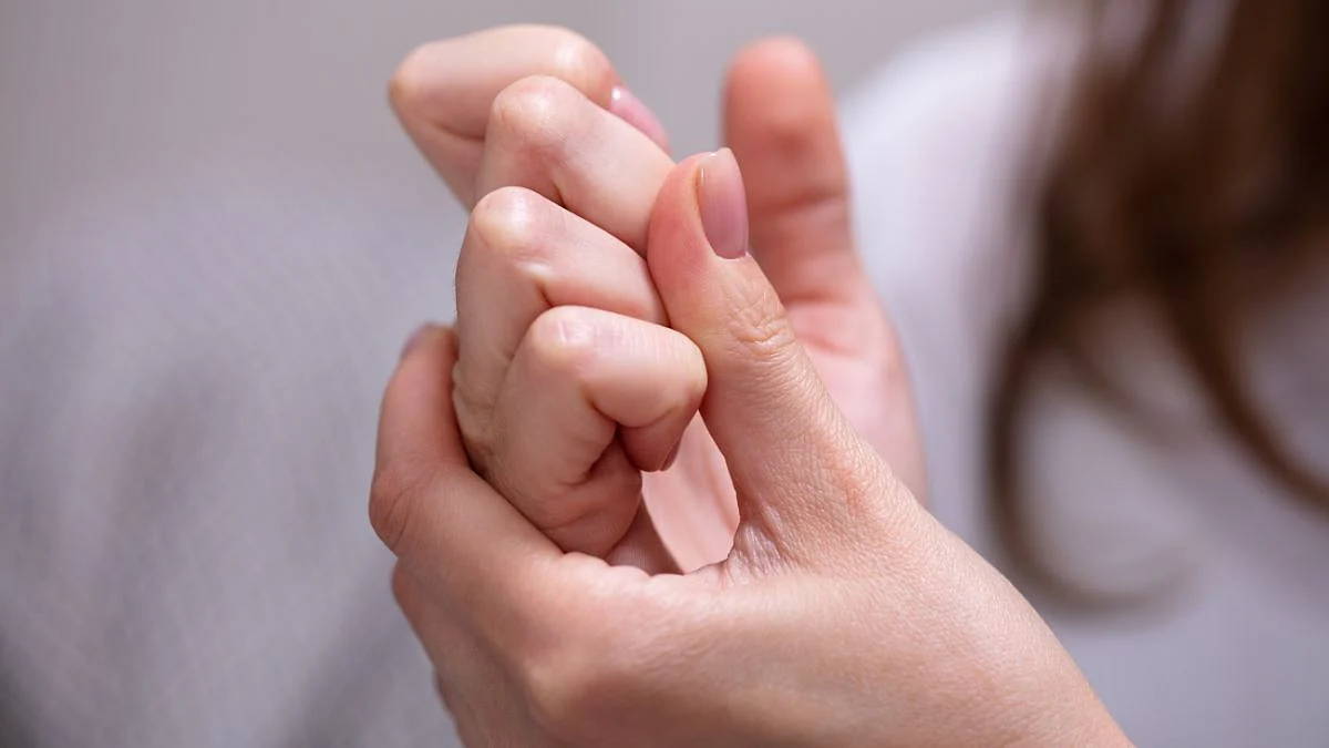 Knuckle Cracking
