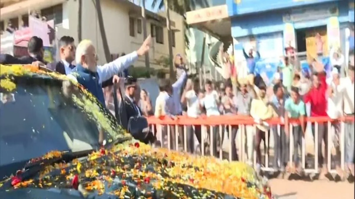 Security Lapse In PM Modi Road Show