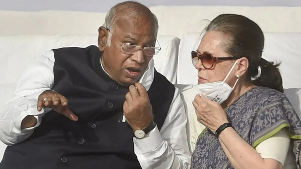 Mallikarjun Kharge And Sonia Gandhi