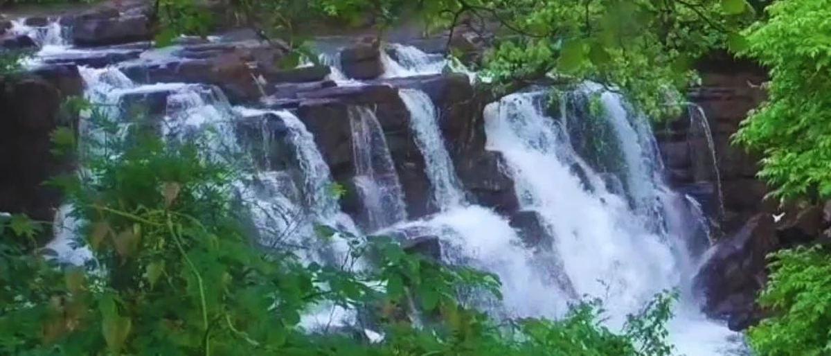 सावडाव धबधबा पर्यटकांसाठी बंद; आमच्या माध्यमातून लुटा PHOTO, VIDEO चा आनंद