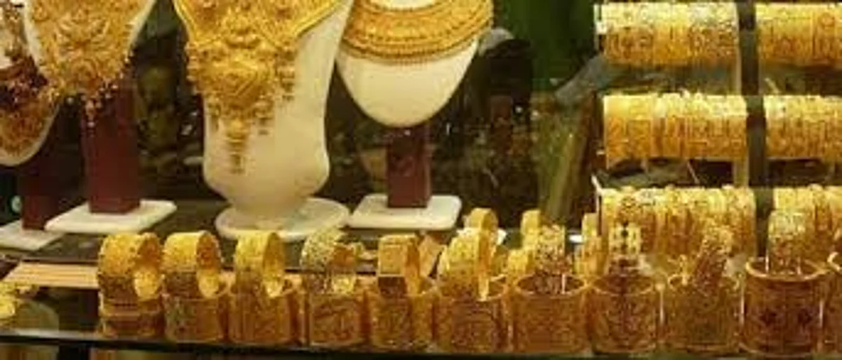 चर्चा चकाकत्या सोन्याची