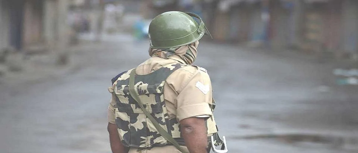 दहशतवादी चकमकीत चार जवान शहिद ; तीन दहशतवादी ठार