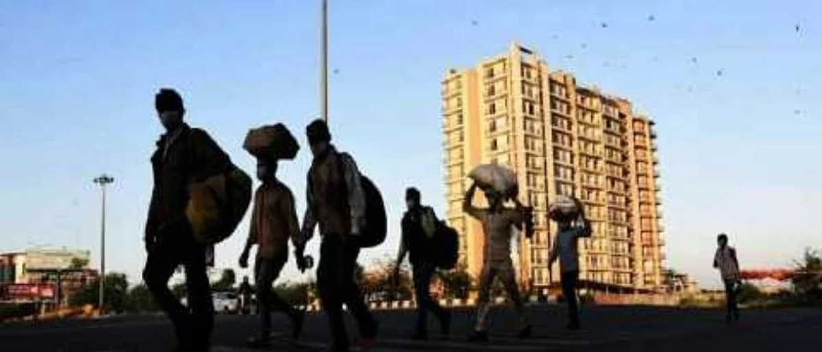 लॉकडाऊनची भीती: कामगारंच्या राष्ट्रीय महामार्गावर रांगा