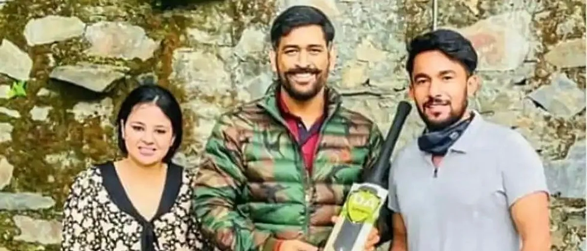 सुट्टी एन्जॉय करणाऱ्या धोनीचा 'दमदार' लूक सोशल मिडियावर तूफान व्हायरल