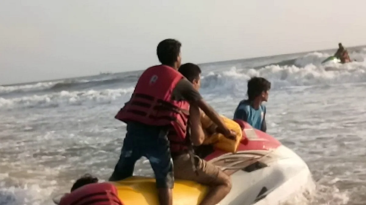 Illegal boating business in coastal area
