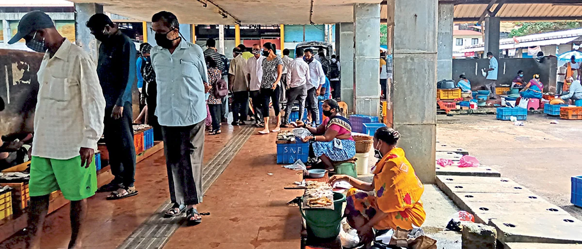 गणपती संपताच चिकन, मासे खरेदीसाठी खव्वयांची तुफान गर्दी