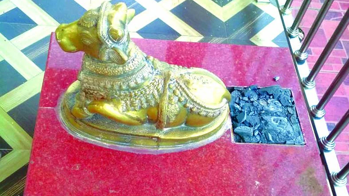 कोरठण खंडोबा मंदिर परिसरातील चांदीच्या पादुकांची चोरी !