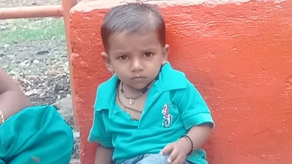 आई चेंडू आणायला निघाली तेवढ्यातच गॅलरीतून पडून चिमुकल्याचा मृत्यू