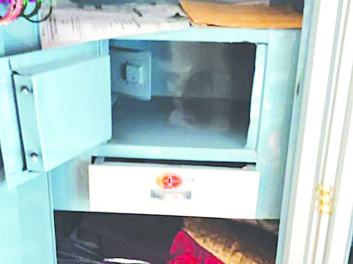 साक्रीत सव्वा लाखांची घरफोडी