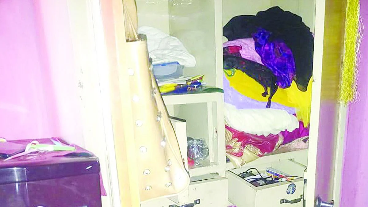घरमालकाचे हातपाय बांधले ; कुत्र्याला विहिरीत फेकले