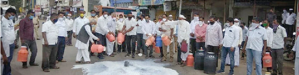 अकोलेसह जिल्ह्यात ठिकठिकाणी आंदोलन
