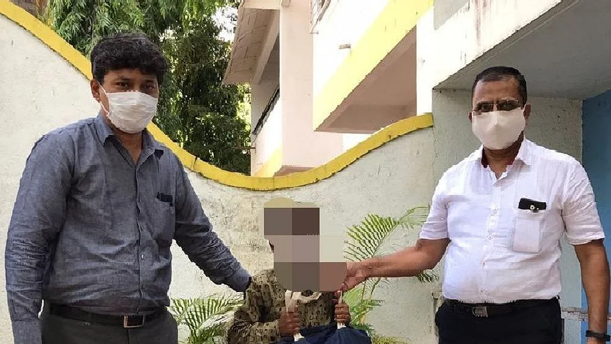 महिंद्रा यश फाउंडेशन तर्फे शैक्षणिक साहित्य व धान्य वाटप