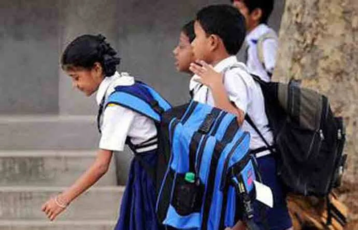 दिवाळीच्या कमी केलेल्या सुट्ट्यांची भरपाई मिळणार