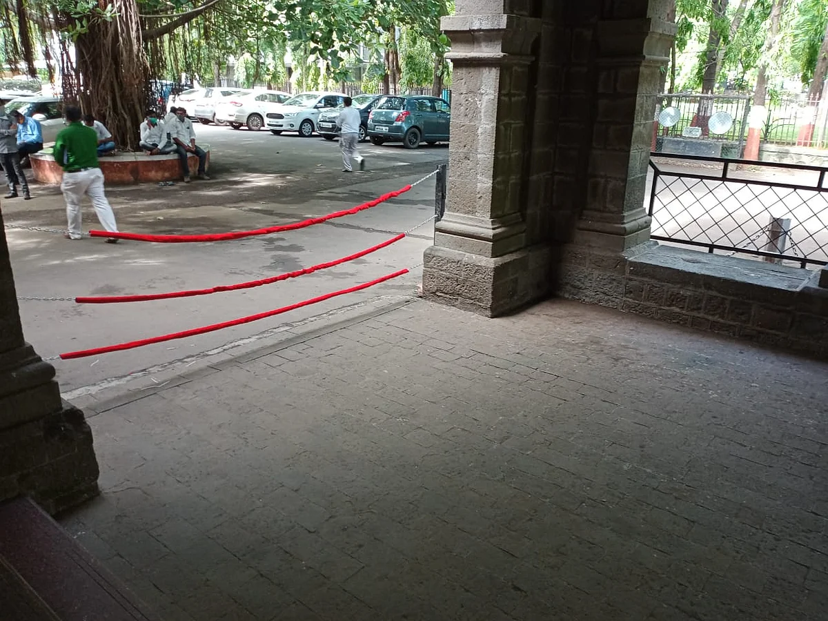 नाशिकमध्ये लॅपटॉप खरेदीत कोट्यावधींचा घोळ, २६४ लॅपटॉप पडून