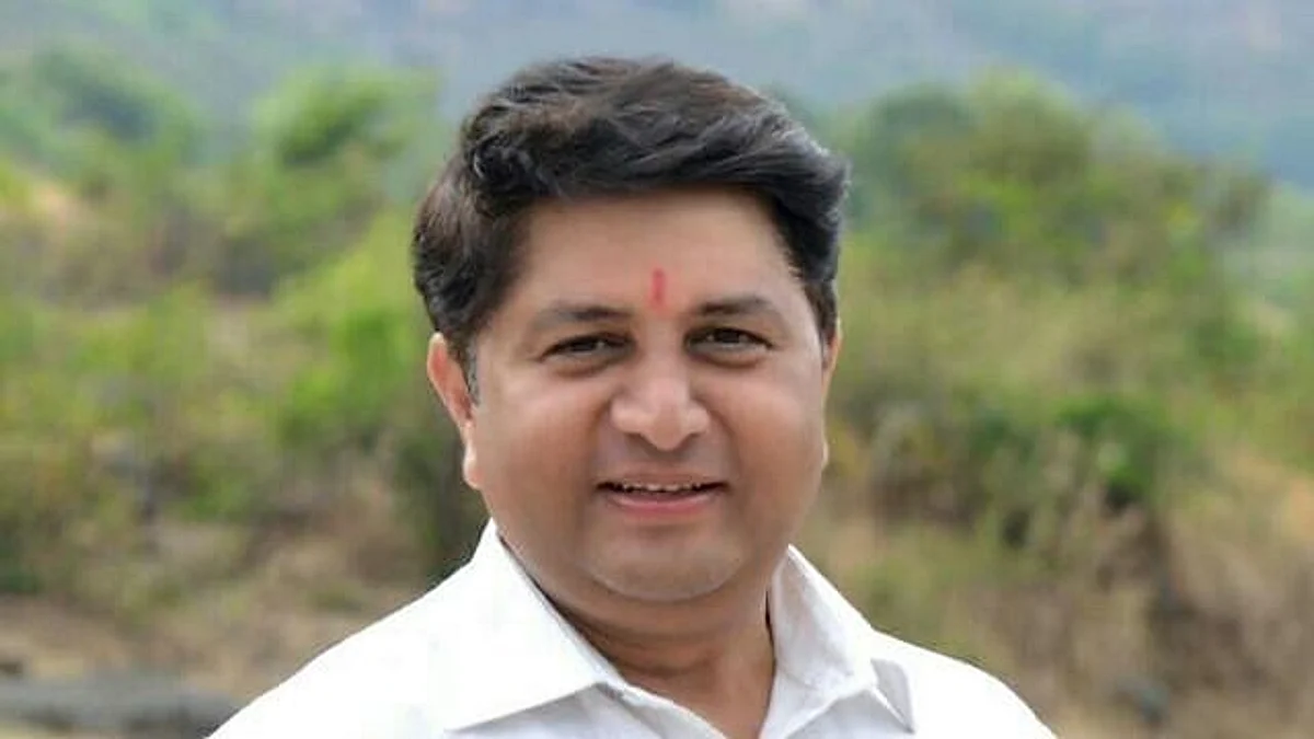 आदिवासी विद्यार्थ्यांना मोफत अँड्रॉईड मोबाईल द्या