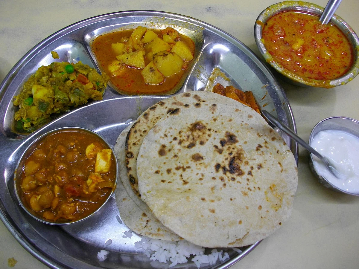 शाळांमध्ये दुपारचे जेवण मोफत मिळणार