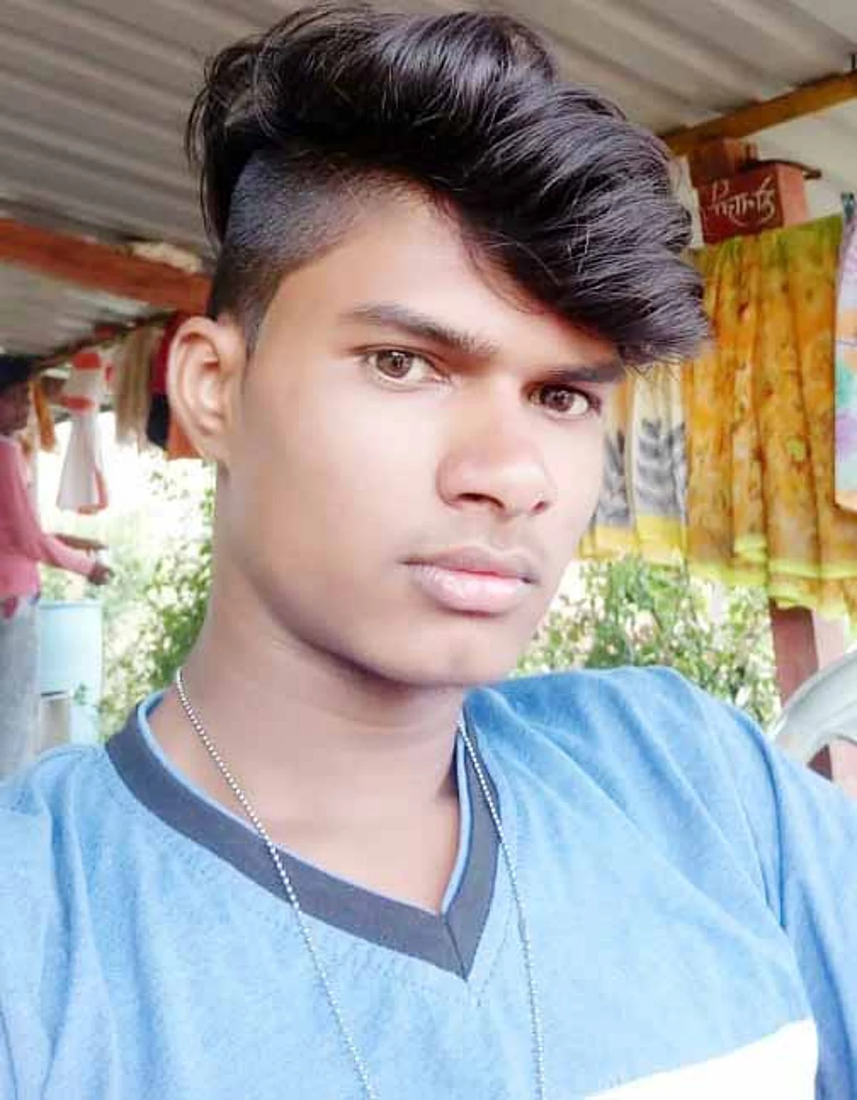 विजेचा खांब कोसळल्याने एकाचा मृत्यू