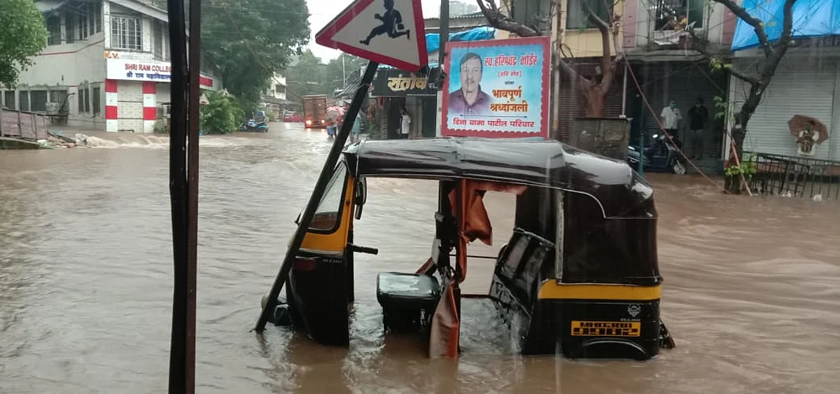 मुंबईत पावसामुळे शासकीय कार्यालयांना सुट्टी