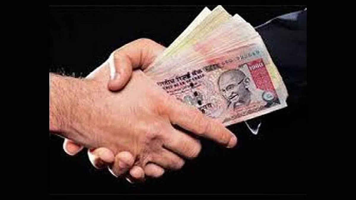 वजनमापे निरीक्षकाला 32 हजारांची लाच घेतांना
अटक