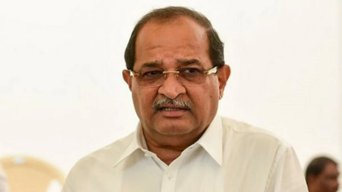 गाडण्याची भाषा करणाऱ्या शिवसेनेच्या फक्त तोंडात बळ; विखे पाटलांची घणाघाती टीका