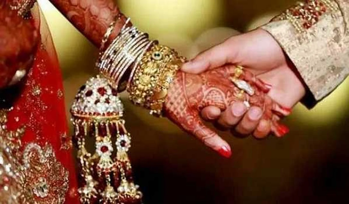लग्नासाठी मुलीला डांबून ठेवल्याची आईची तक्रार