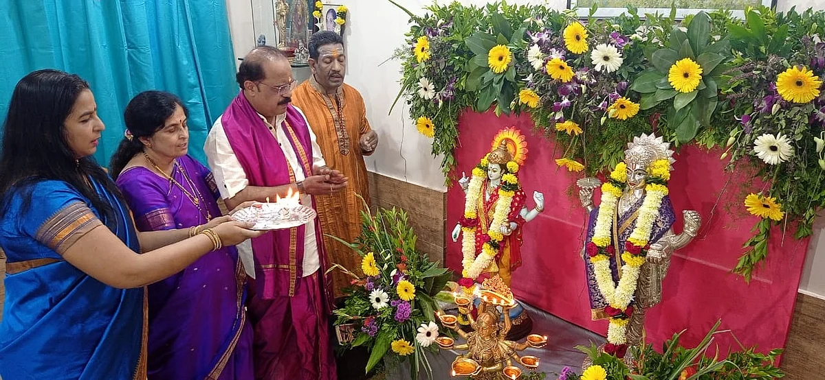 Nashikites celebrate Dhanteras in traditional manner