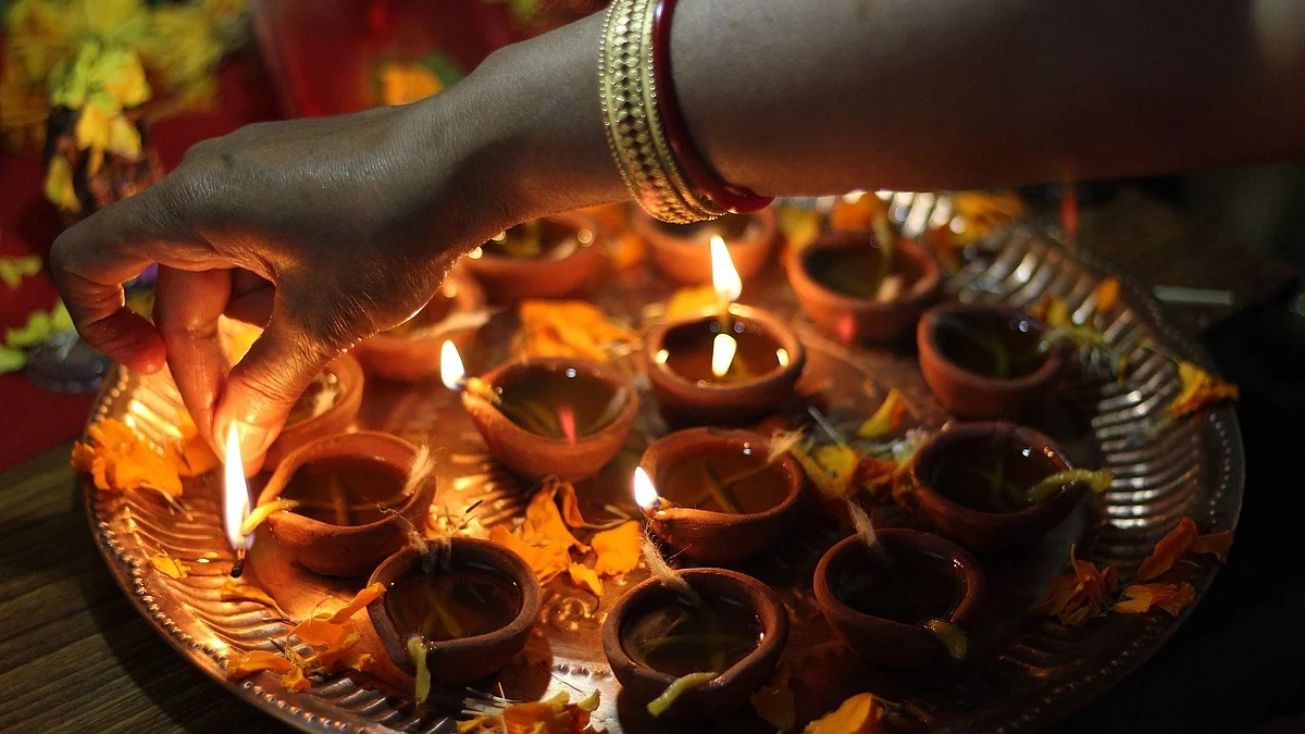 दिवाळीचा किती गं हा मोठा थाट?
