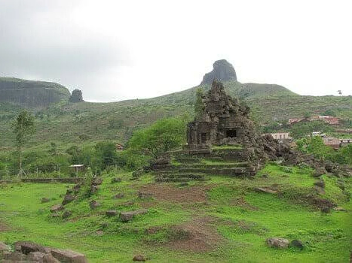 नाशिक जिल्ह्यातील ६० पेक्षा अधिक दुर्गांना संरक्षित स्मारकं घोषित करा