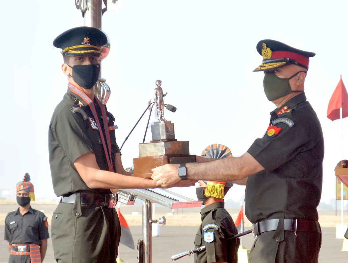33 army officers get Aviation Wings