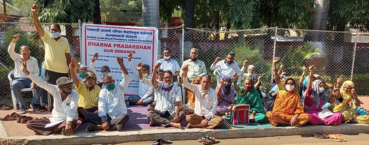 Pensioners start sit-in agitation