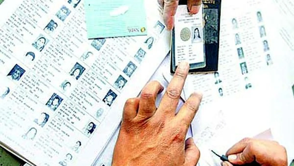 मतदार नोंदणी व पुर्नरीक्षणासाठी विशेष मोहिम
