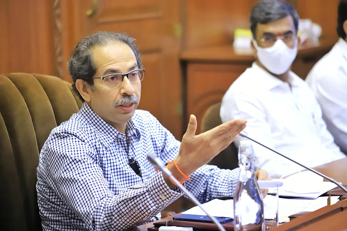 ऑक्सिजन निमिर्तीसाठी साखर उद्योगाने पुढाकार घ्यावा - मुख्यमंत्री