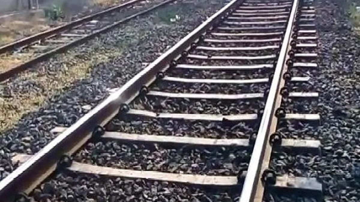 बेपत्ता झालेला मुलगा जखमी अवस्थेत सापडला रेल्वेरुळावर