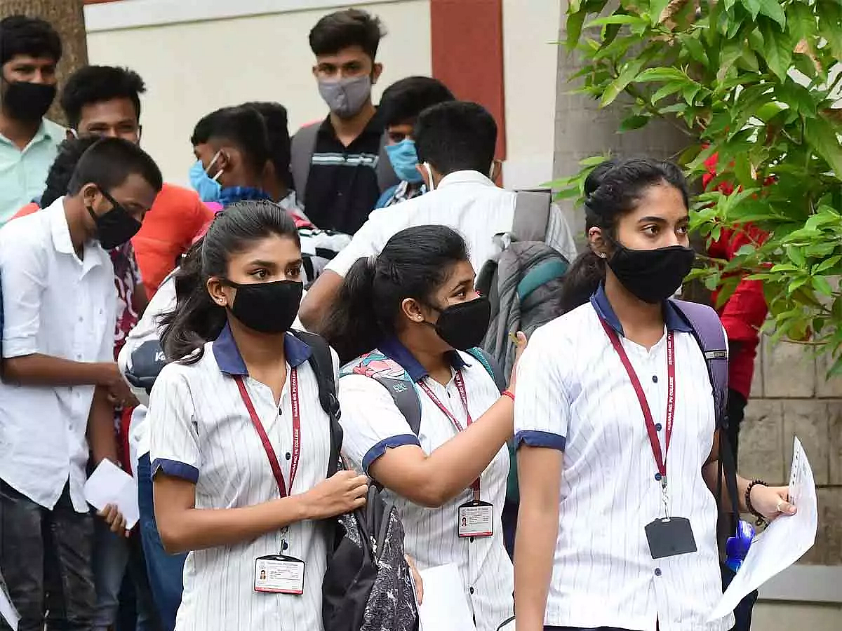 सीबीएसई बोर्डाच्या बारावीच्या परीक्षा रद्द