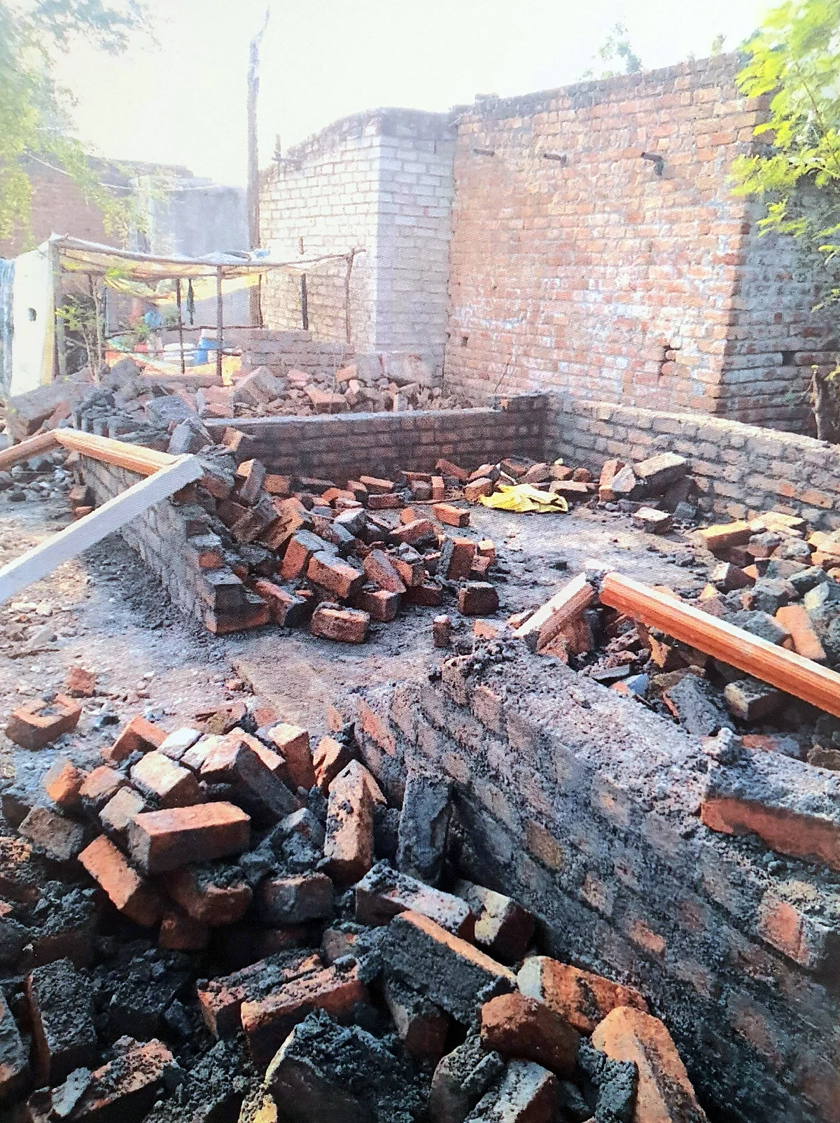 घरकुल योजनेतंर्गत सुरु असलेले बांधकाम पाडणार्यांविरुद्ध गुन्हा