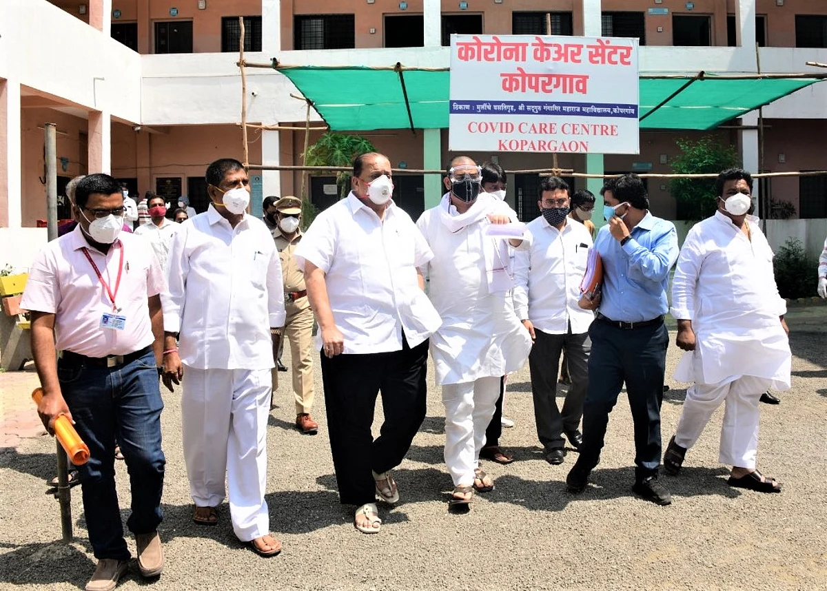 आ.काळेंच्या नियोजनामुळे रुग्णसंख्या नियंत्रणात येईल : ना. मुश्रीफ