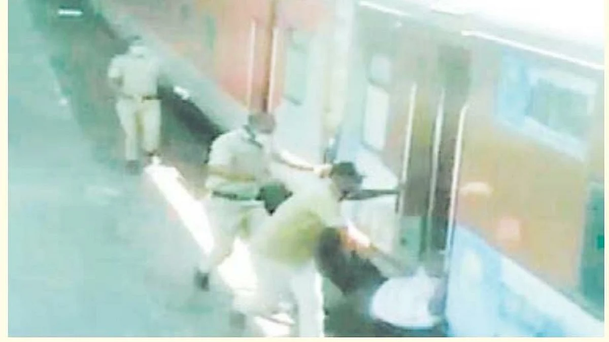 Cops save an elderly passenger