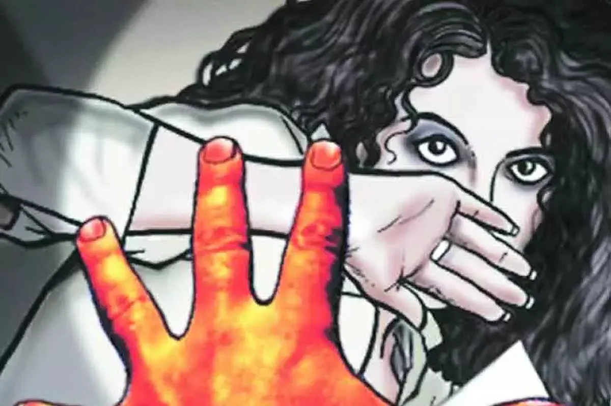 महिलेवर अत्याचार ; चौघांवर गुन्हा दाखल