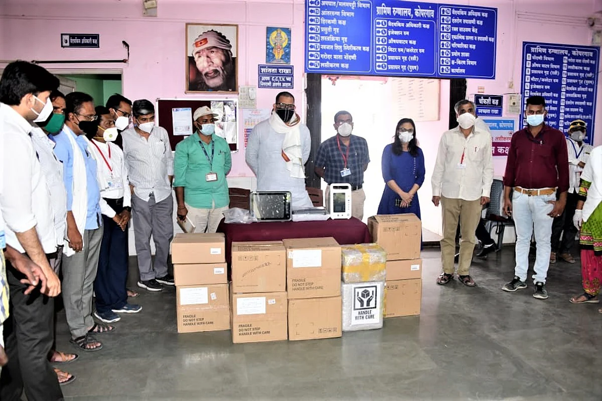 आ. काळेंकडून डेडीकेटेड कोविड हेल्थ सेंटरला 18 लाखांचे साहित्य