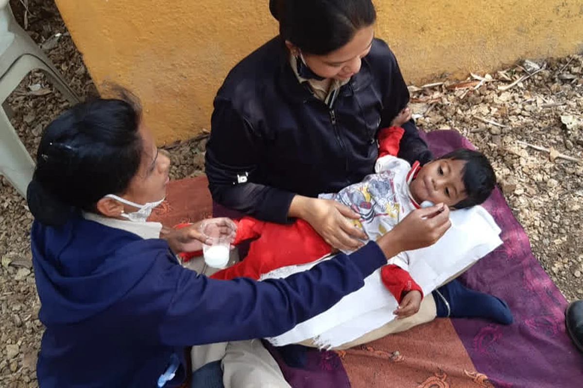 आईच्या मृतदेहाशेजारी दीड वर्षांचे बालक होते दोन दिवस उपाशी बसून