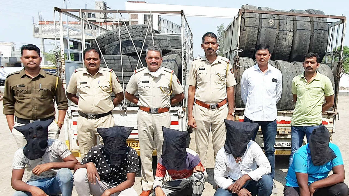 कर्जत शहरात टायर चोरी करणारी टोळी गजाआड