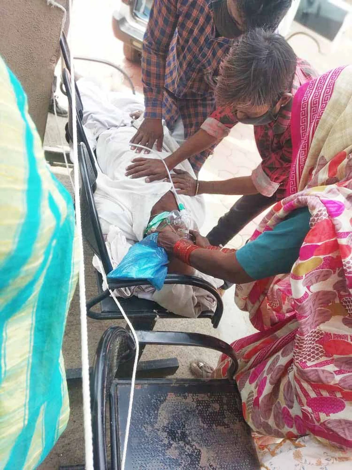 मरण झाले स्वस्त..., उपचार झाले महाग