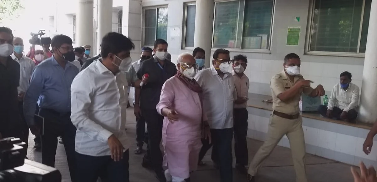 पालकमंत्री छगन भुजबळ झाकीर हुसेन रुग्णालयात दाखल