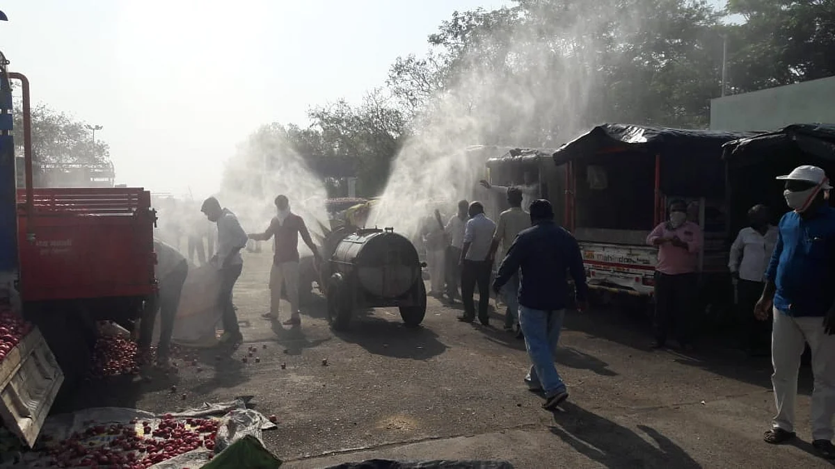 लासलगाव बाजार समितीत 'ब्रेक द चेन ची' कडक अंमलबजावणी