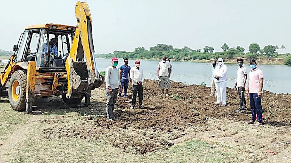 नांदूरमध्यमेश्वर गोदावरी घाटावर स्वच्छता मोहीम