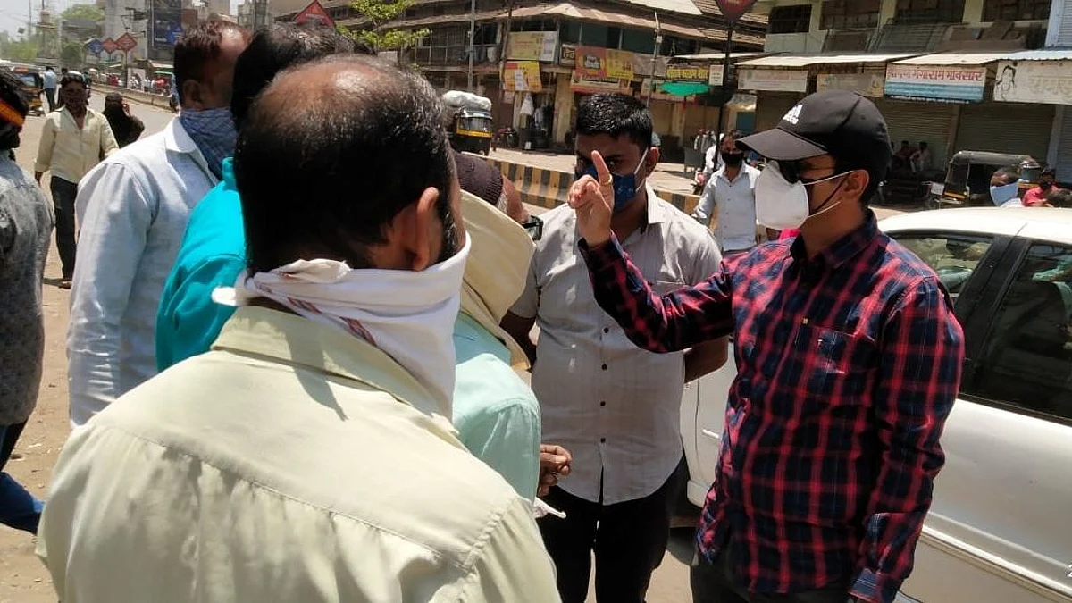 निर्बंधात सुरु असलेले दहा दुकाने सील