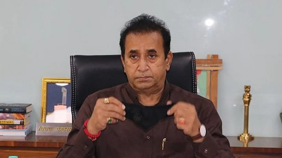 माजी गृहमंत्री अनिल देशमुख यांच्याविरोधात गुन्हा दाखल; अनेक ठिकाणी CBI ची झाडाझडती